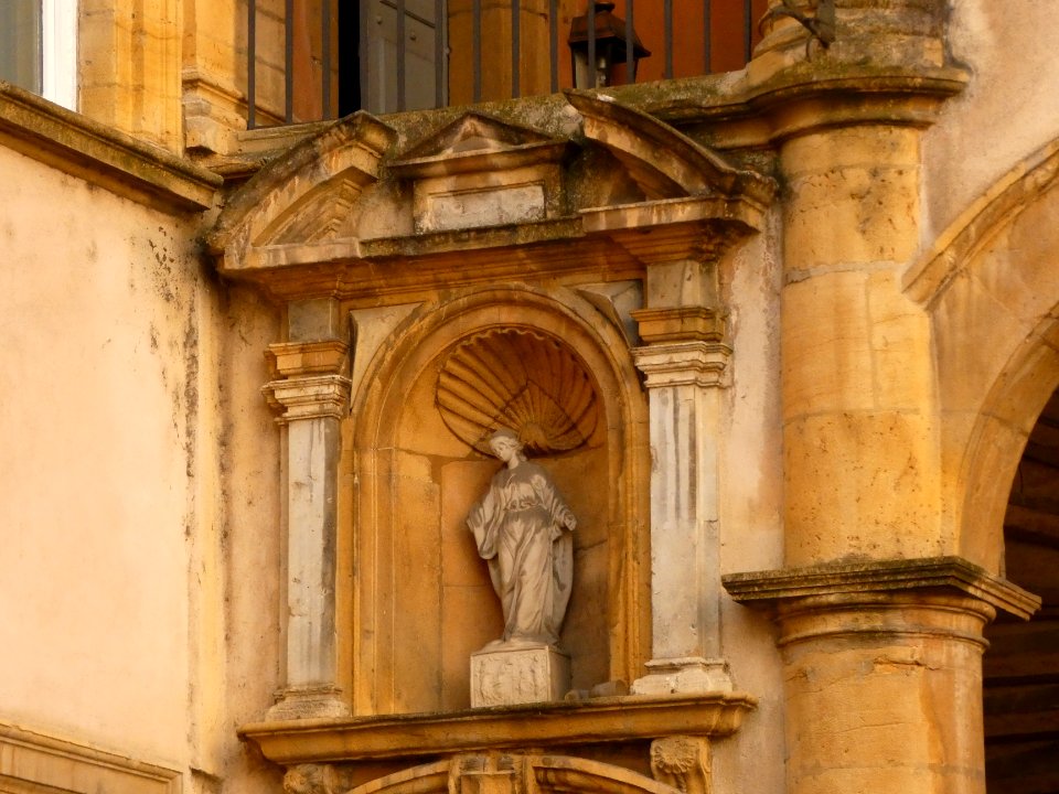 Lyon 5e - Montée Saint Barthélémy - Maison Henri IV - Vierge dans sa niche