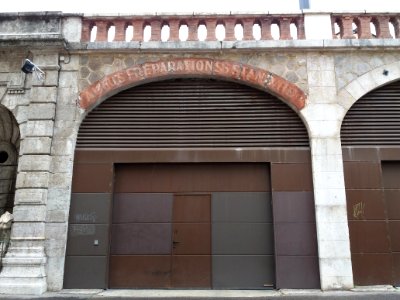 Lyon 5e - Rue Saint Paul, inscription au-dessus d'un garage