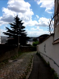 Lyon 5e - Montée des Génovéfains, vue sur la gare de Perrache et l'autoroute du Soleil