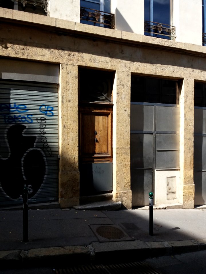 Lyon 5e - Montée Saint Barthélémy, porte au numéro 12
