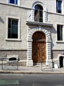 Lyon 5e - Montée Saint Barthélémy, grande porte du lycée Sainte-Marie