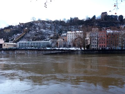 Lyon 5e - Quai Fulchiron - Colline de Fourvière vue depuis le quai Tilsitt