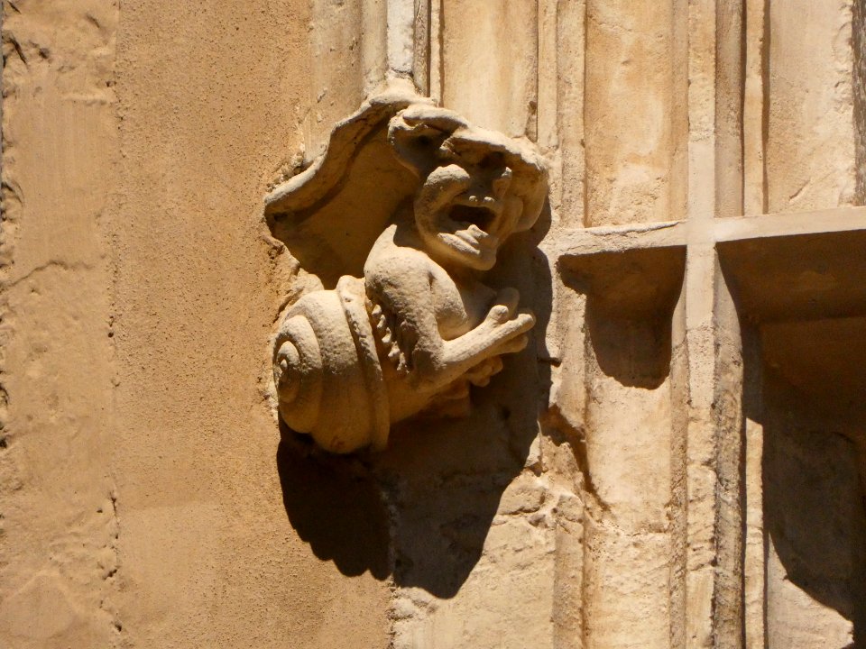 Lyon 5e - Montée du Gourguillon - Immeuble au numéro 2 - Personnage en forme d'escargot