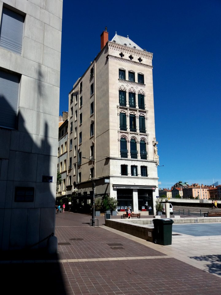 Lyon 5e - Maison Blanchon - Façace et côté gauche