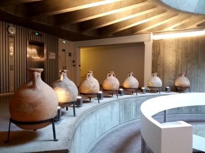 Lyon 5e - Musée Lugdunum, amphores à l'entrée