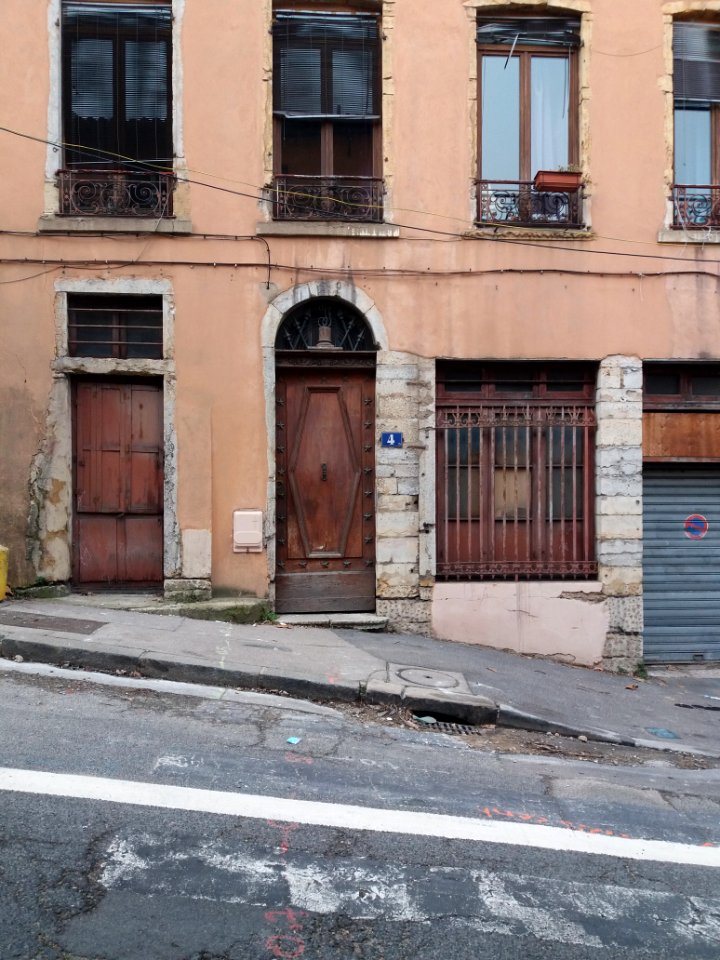 Lyon 5e - Montée du Chemin Neuf - Immeuble au numéro 4