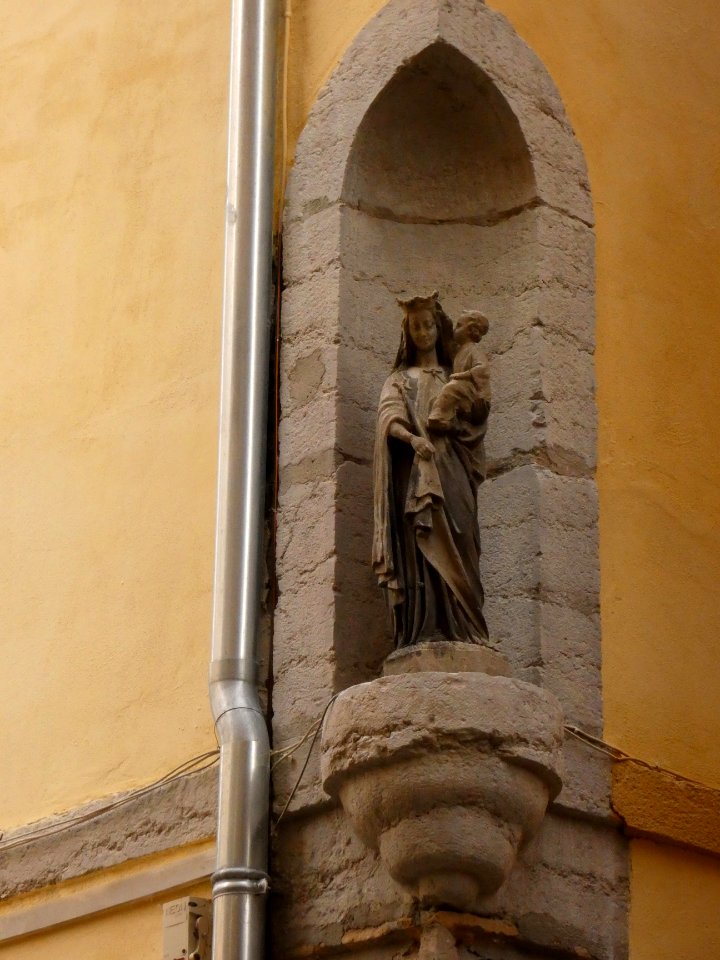 Lyon 5e - Rue Saint Jean - Vierge à l'Enfant, à l'angle de la petite rue Tramassac