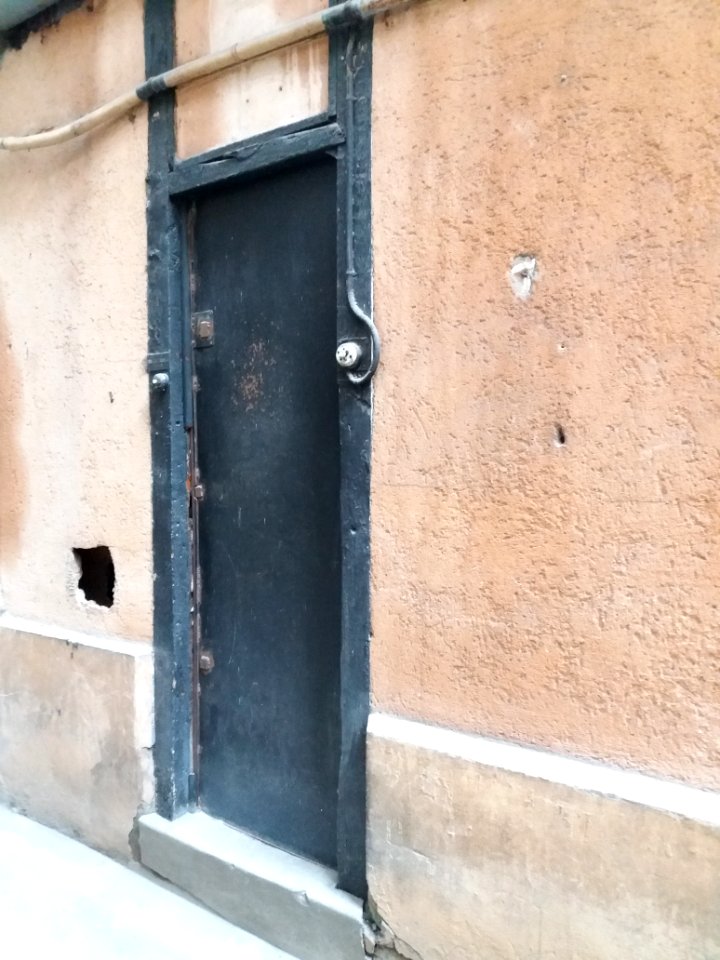 Lyon 5e - Rue Saint Jean - Traboule au numéro 39 - Porte de service
