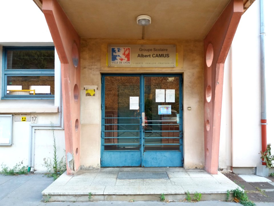 Lyon 5e - Montée du Télégraphe - Entrée du groupe scolaire Albert Camus