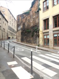 Lyon 5e - Montée du Chemin Neuf - Immeuble en pierre désaffecté