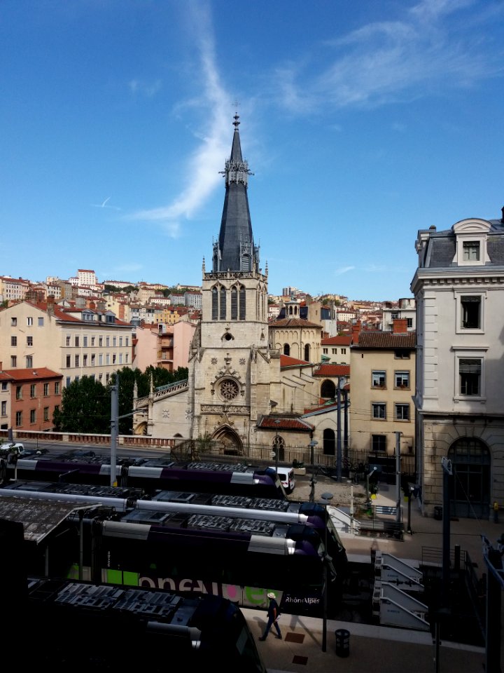 Lyon 5e - Montée des Carmes déchaussés, église et gare Saint Paul