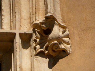 Lyon 5e - Montée du Gourguillon - Immeuble au numéro 2 - Dragon