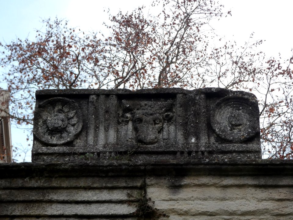 Lyon 5e - Place Eugène Wernert - Mausolée de Satrius - Détail