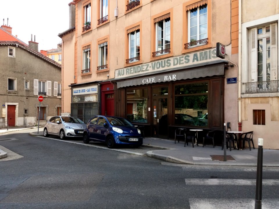 Lyon 5e - Place Saint Alexandre, commerces