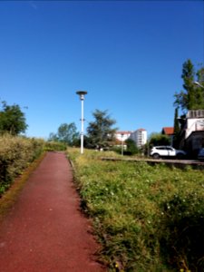 Lyon 5e - Place Père François Varillon, jardin, allée arrivant au parking de l'école Albert Camus