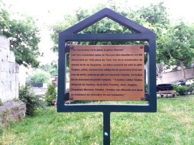 Lyon 5e - Place Eugène Wernert, plaque des mausolées