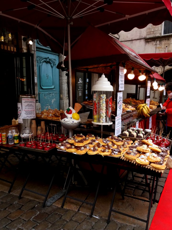 Lyon 5e - Place du Change - Vendeur de crêpes, gaufres, beignets et sucreries