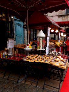 Lyon 5e - Place du Change - Vendeur de crêpes, gaufres, beignets et sucreries