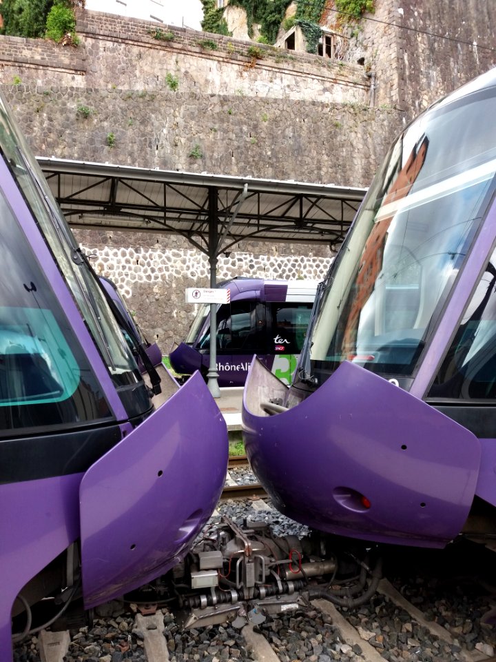 Lyon 5e - Gare Saint-Paul, attache entre deux trains