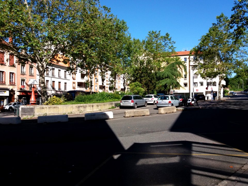 Lyon 5e - Place Père François Varillon, vers l'ouest