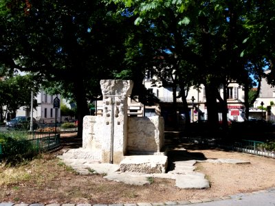 Lyon 5e - Place de Trion, fontaine de Claude (5)