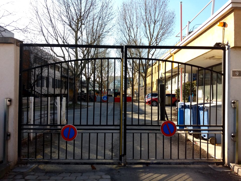 Lyon 7e - Rue du Vercors, portail de l'ENS