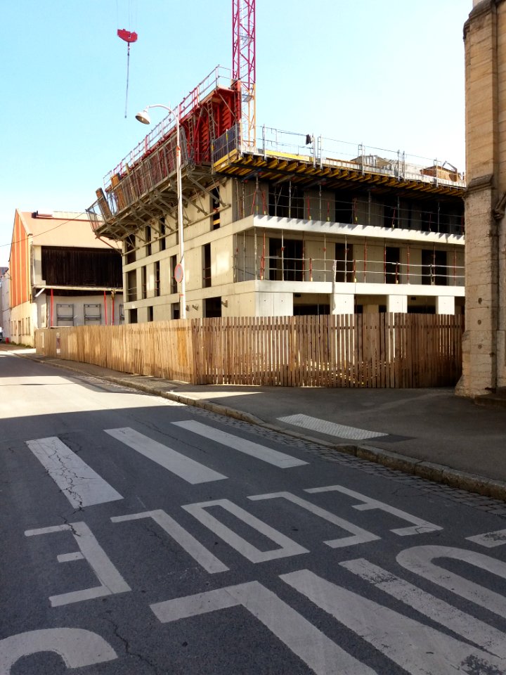 Lyon 7e - Rue Félix Brun, contruction à côté de l'église Notre-Dame des Anges (2)