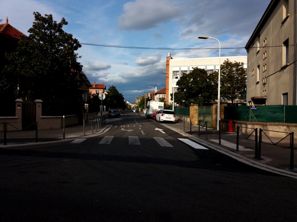Lyon 8e - Rue Varichon, depuis la rue Commandant Pégout