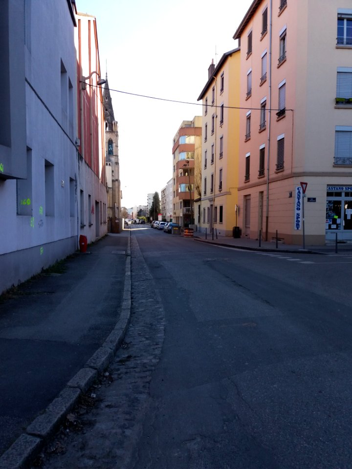 Lyon 7e - Rue Félix Brun, vers le sud, passant devant la rue des Girondins
