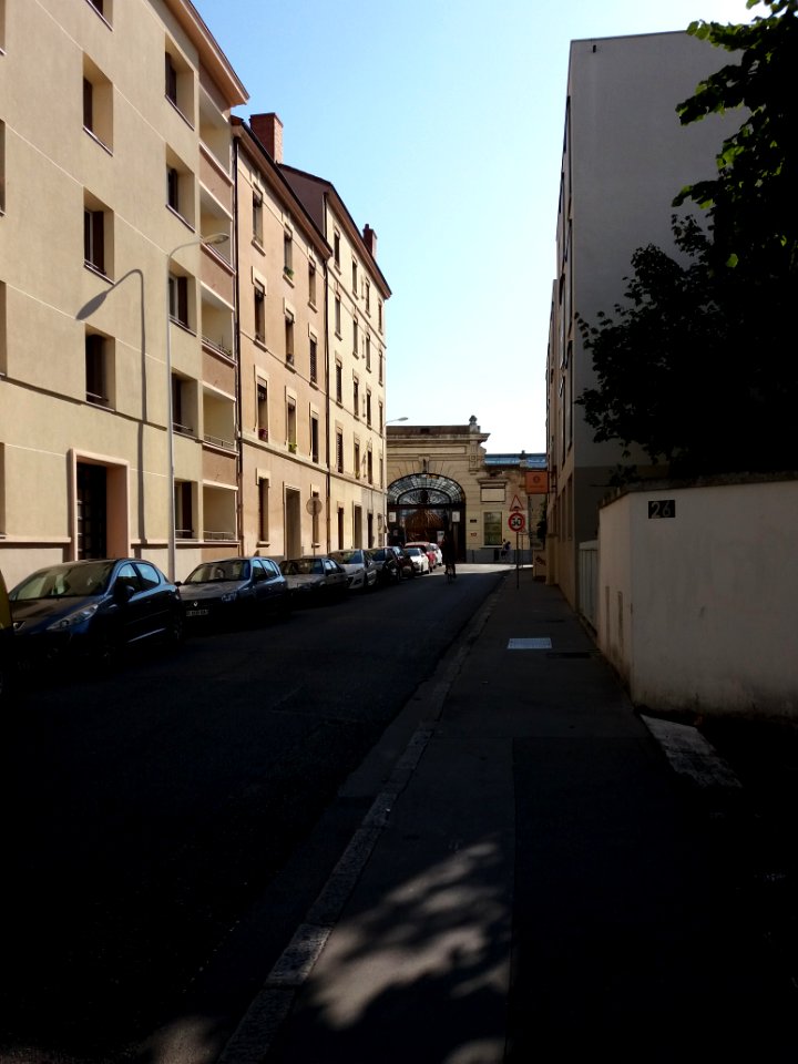 Lyon 8e - Rue de l'Harmonie, vers l'est