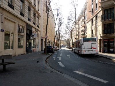 Lyon 7e - Rue Jean-Marie Chavant, depuis la place Victor Basch