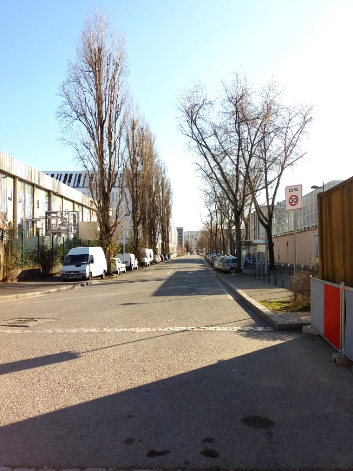 Lyon 7e - Rue du Vercors, section nord de l'angle vers l'avenue Tony Garnier