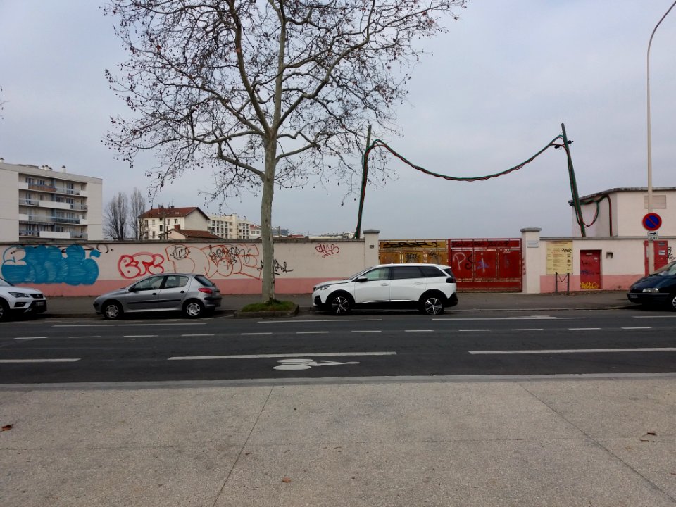 Lyon 8e - Rue Paul Cazeneuve, mur et portail de l'ancienne usine Givaudan