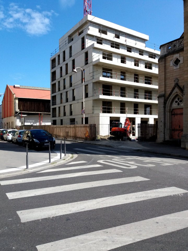 Lyon 7e - Rue Félix Brun, nouveau bâtiment à côté de l'église