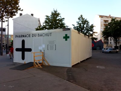 Lyon 8e - Avenue Jean Mermoz, locaux temporaires de la pharmacie du Bachut
