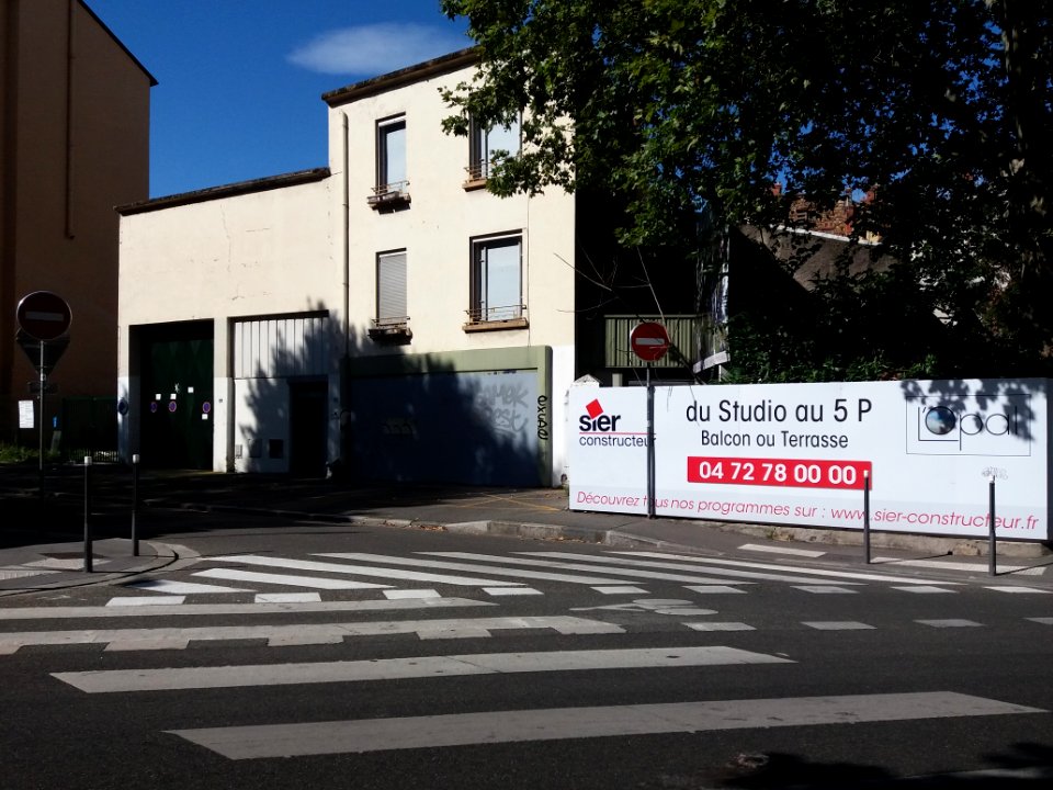 Lyon 7e - Rue du Repos, immeubles aux numéros 13 et 15, à l'angle de la rue Domer