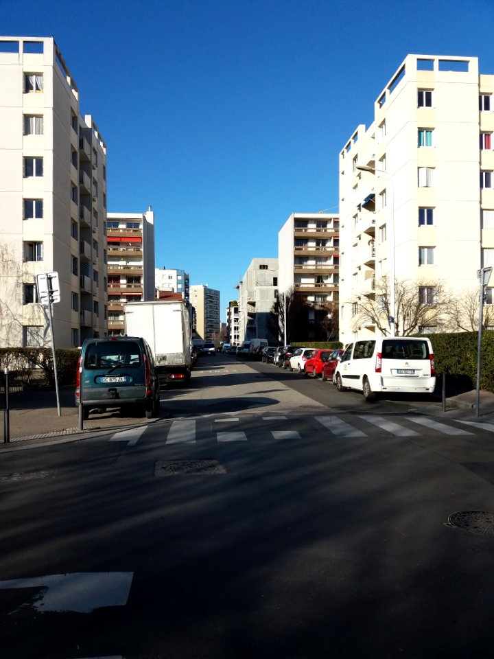 Lyon 7e - Rue du Rhône, côté nord depuis la rue Mathieu Varille