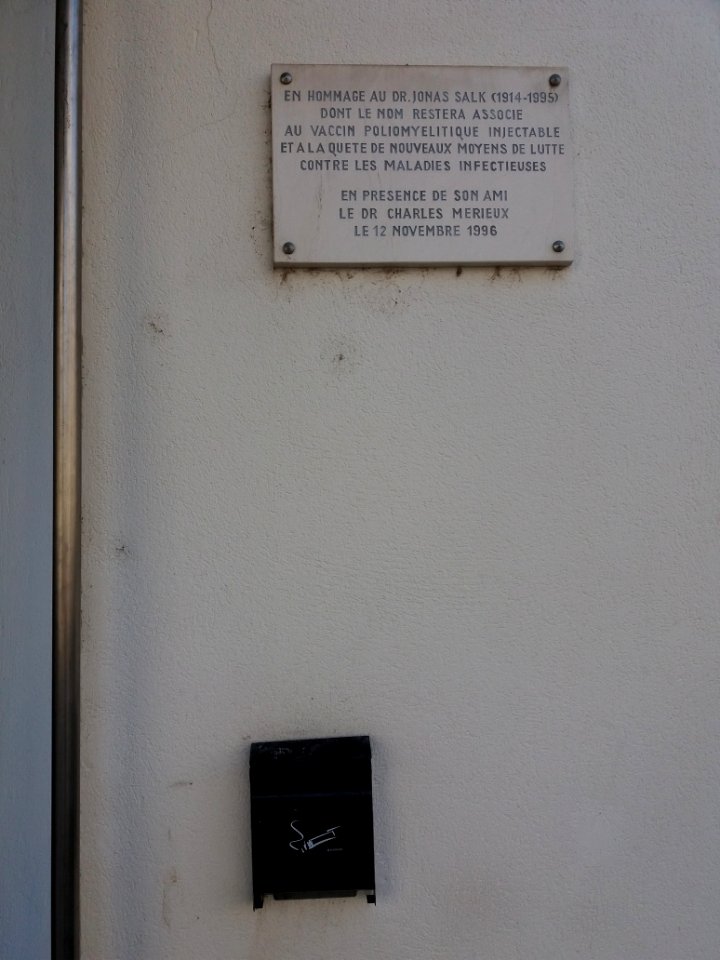 Lyon 7e - Rue Jonas Salk, plaque en hommage au Dr. Jonas Salk