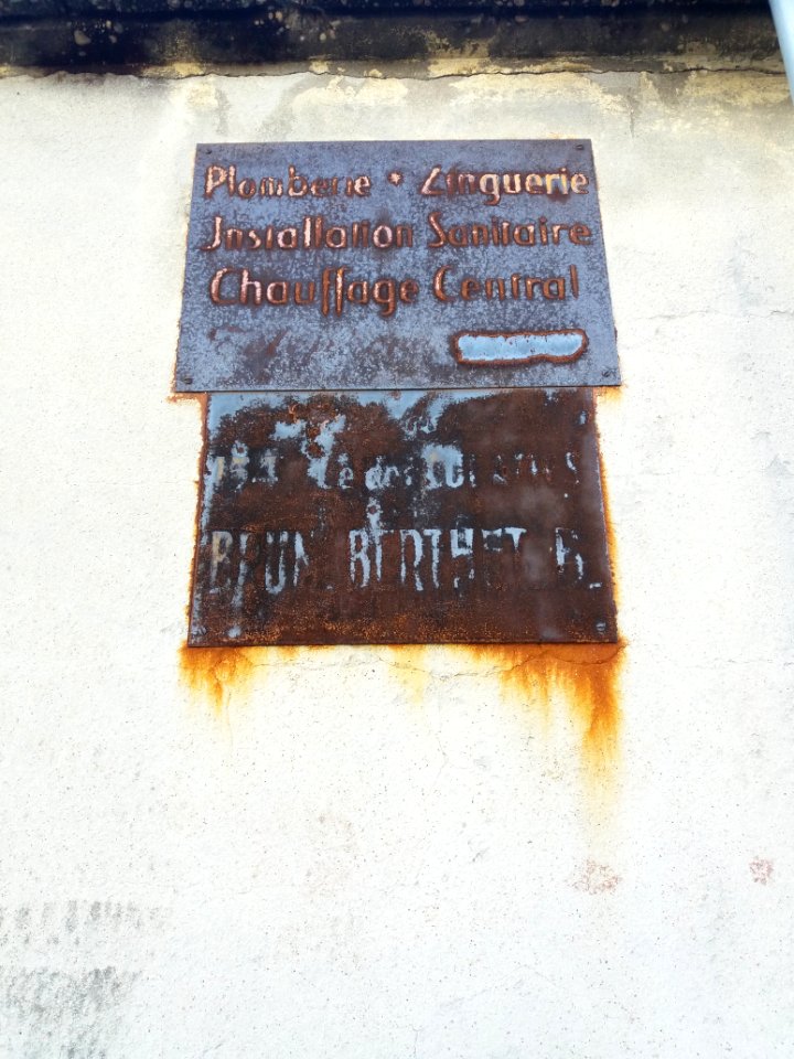 Lyon 7e - Rue du Rhône, ancienne plaque Plomberie Zinguerie