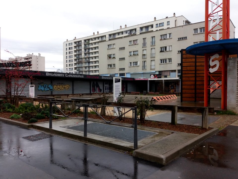 Lyon 8e - Square des Amériques, vers le sud