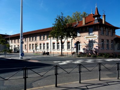 Lyon 8e - Rue Paul Cazeneuve, école Combe Blanche, depuis la rue Marius Berliet