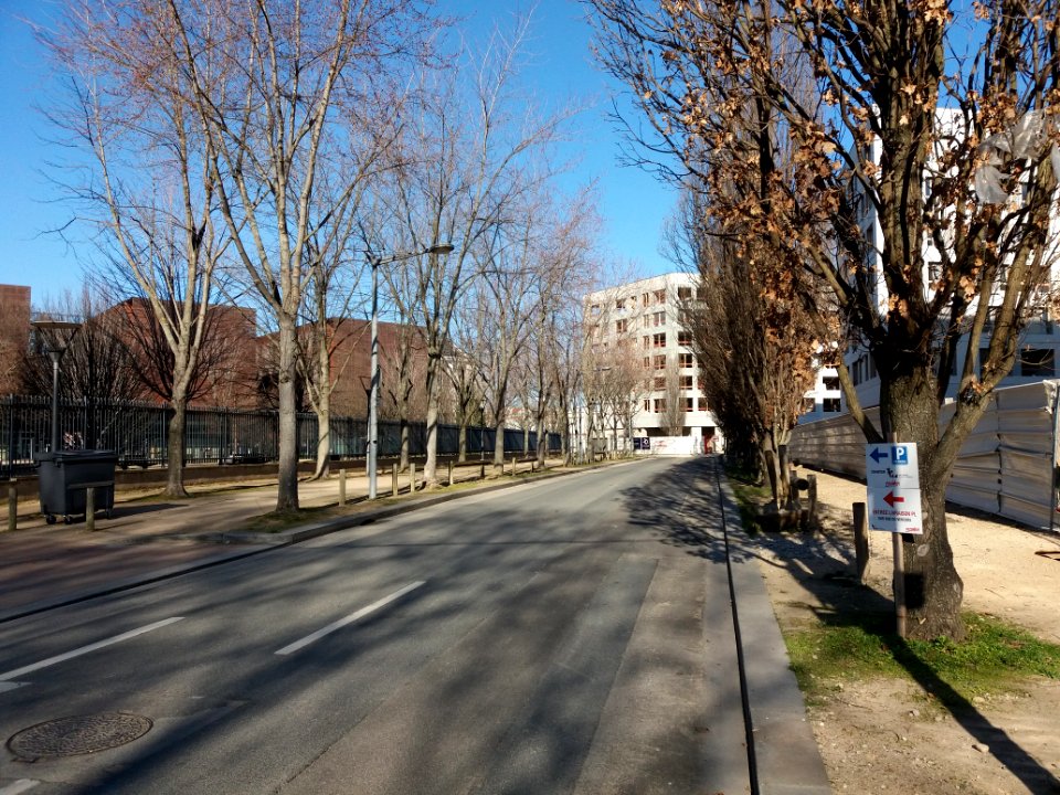 Lyon 7e - Rue du Vercors, depuis l'allée Pierre de Coubertin