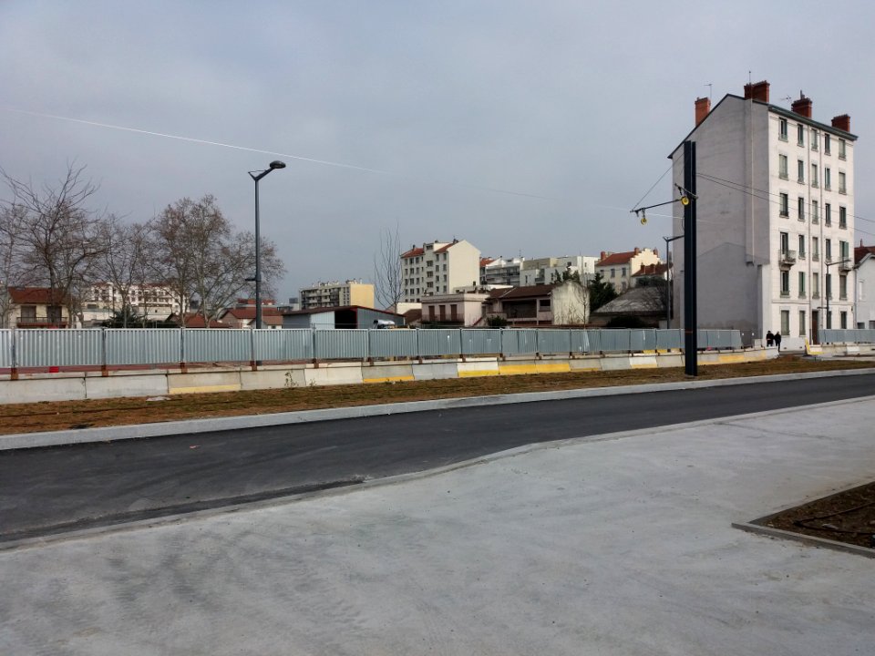 Lyon 8e - Rue Henry Barbusse, travaux du tramway côté nord