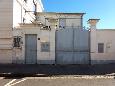 Lyon 7e - Rue de Toulon, portail au numéro 2