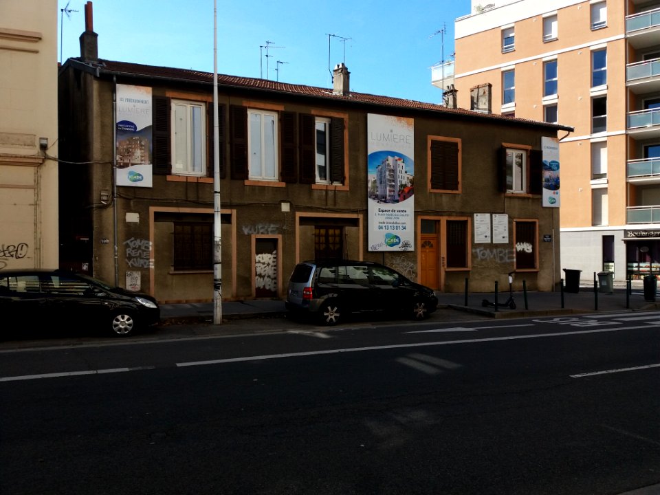 Lyon 8e - Rue Marius Berliet, maison au numéro 100
