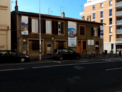 Lyon 8e - Rue Marius Berliet, maison au numéro 100
