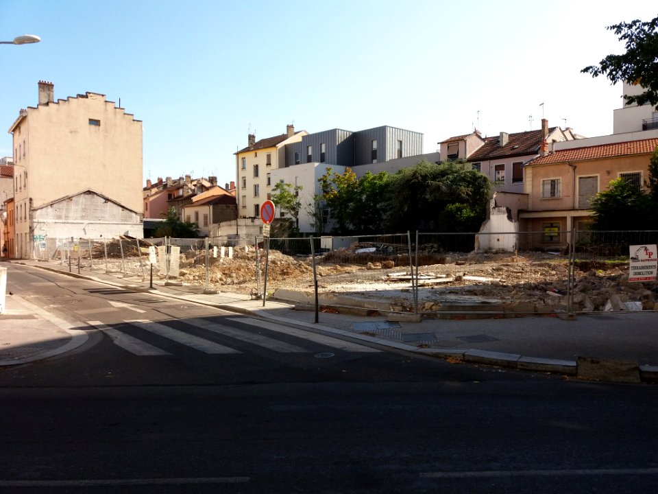 Lyon 7e - Rue du Général de Miribel, chantier de démolition à l'angle de l'avenue Berthelot (2)
