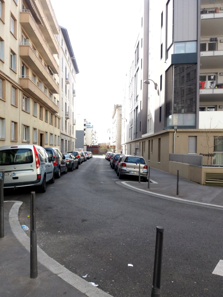 Lyon 7e - Rue du Brigadier Voituret, depuis la rue Domer