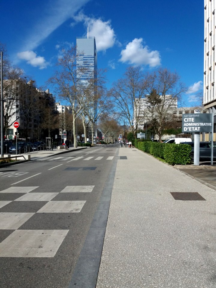 Lyon 7e - Rue Garibaldi, côté nord au niveau du numéro 165
