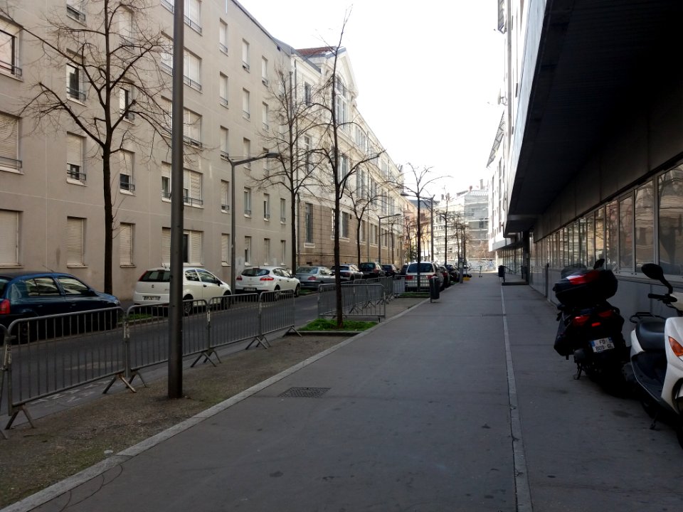 Lyon 7e - Rue Gilbert Dru, en direction de la rue Saint-Michel